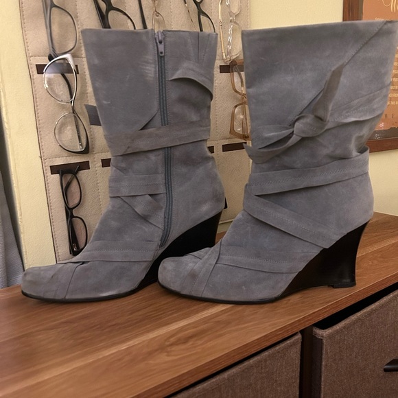 Boots - Picture 1 of 6